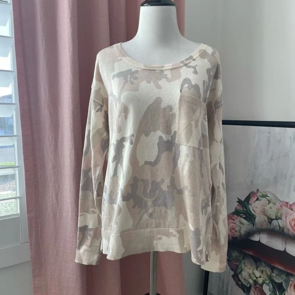 Sanctuary beige cream Camo sweater XS